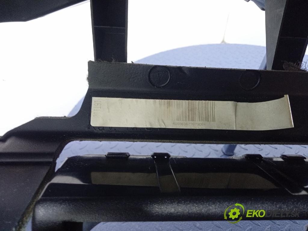 Mercedes B-Klasa 2008 kokpit,přistrojova deska