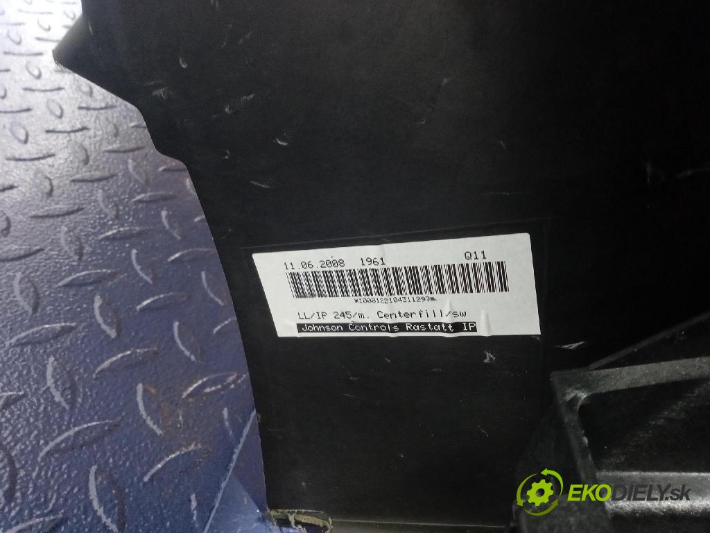 Mercedes B-Klasa 2008 kokpit,přistrojova deska