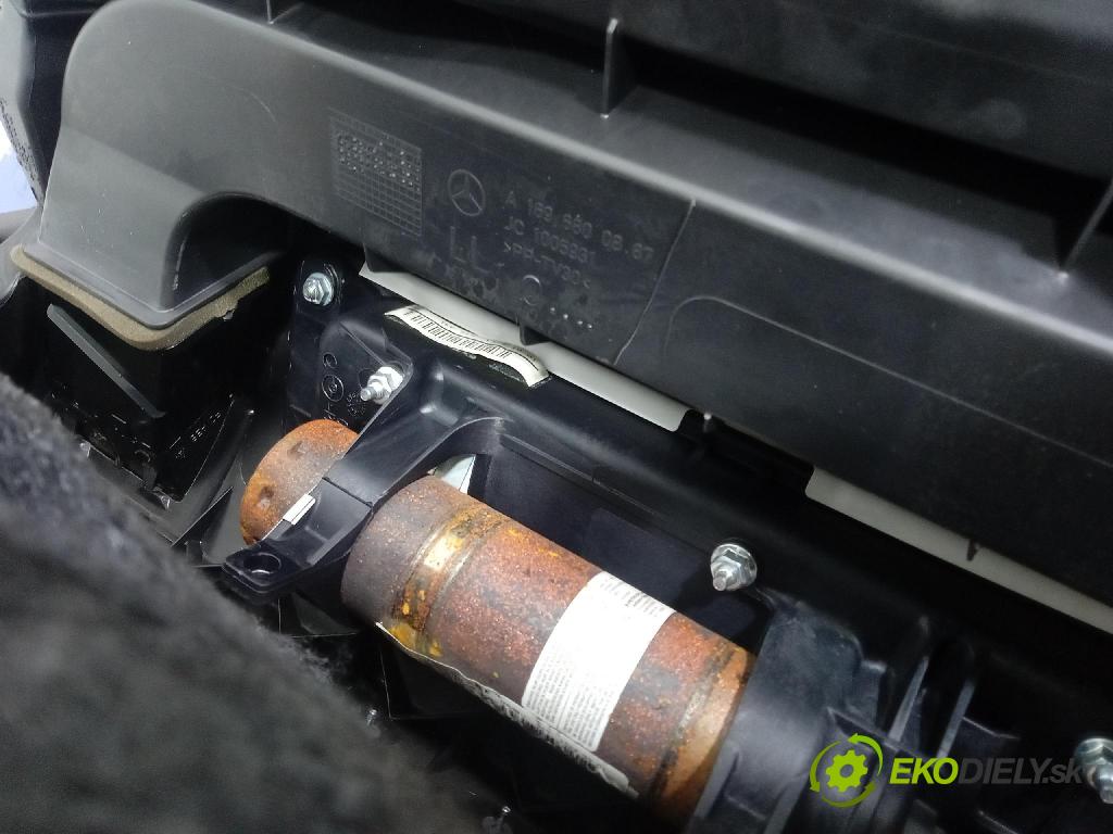 Mercedes B-Klasa 2008 kokpit,přistrojova deska