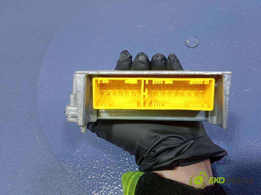 Mercedes B-Klasa 2008 kokpit,přistrojova deska