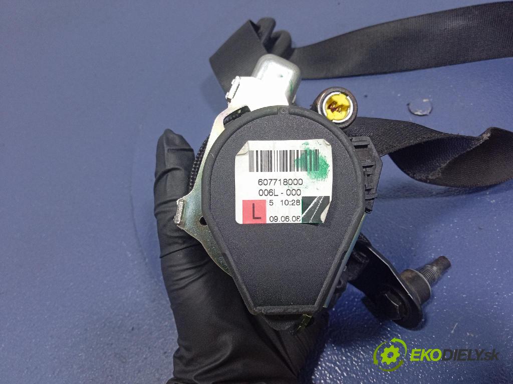 Mercedes B-Klasa 2008 kokpit,přistrojova deska 