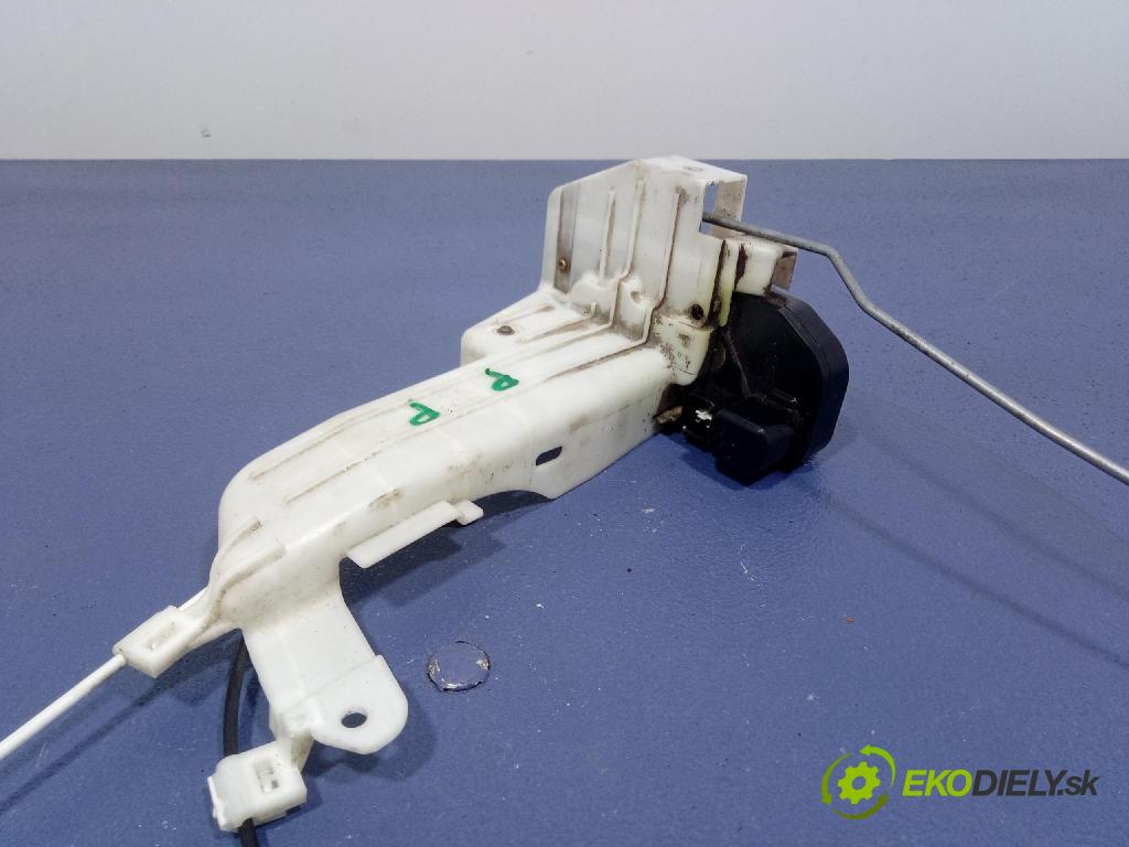 Chrysler Pacifica 2004 zámok dvere Predné v pravo: