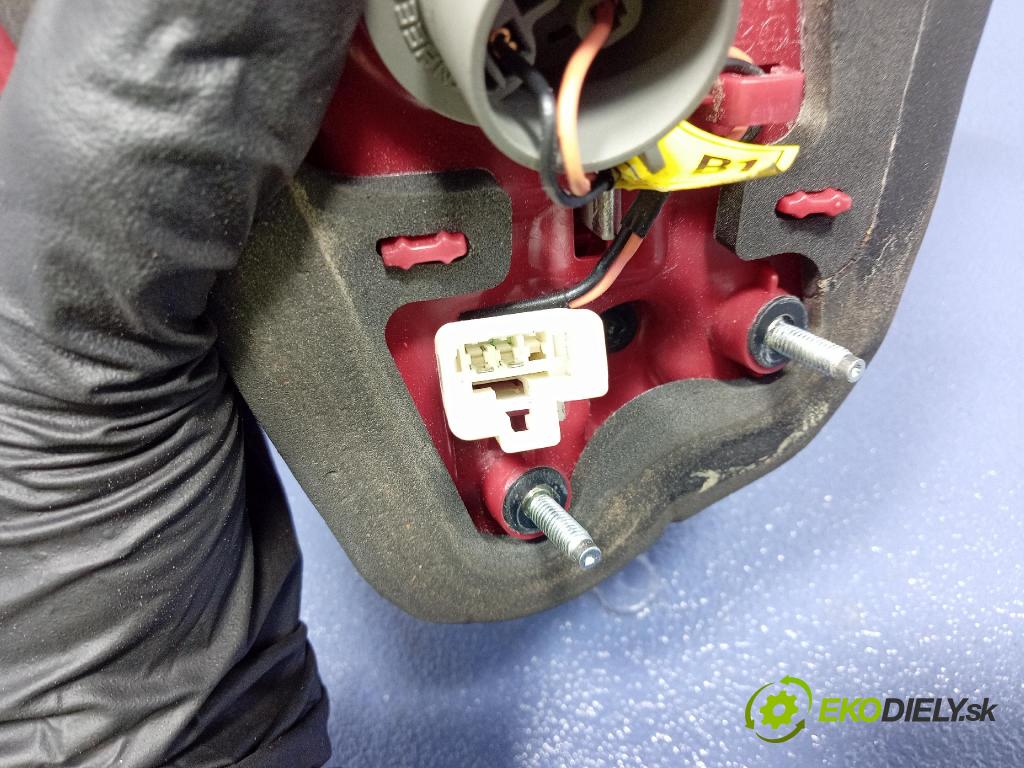 Kia Sportage 2014 světlo Zad: levá Uvnitř 92405-3W