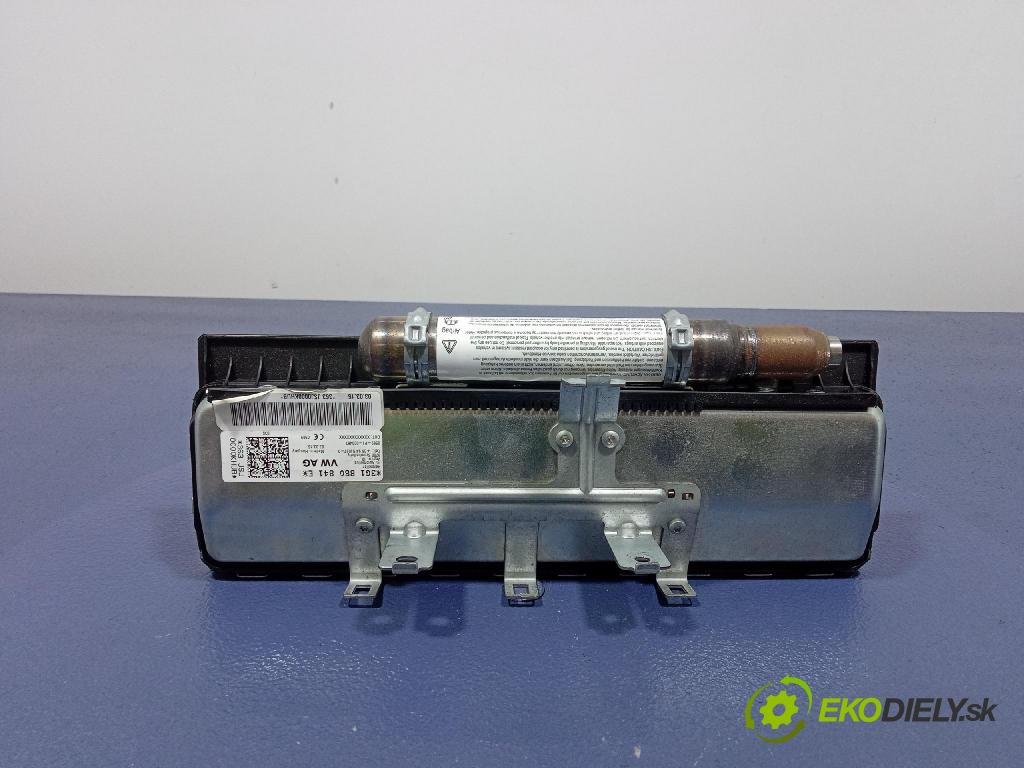 Vw Passat 2015 kokpit,přistrojova deska