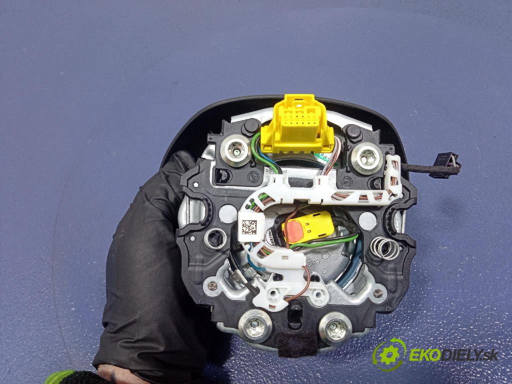 Vw Passat 2015 kokpit,přistrojova deska