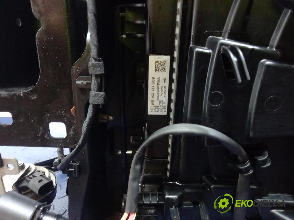 Vw Passat 2015 výztuha Čelní / stěna Přední