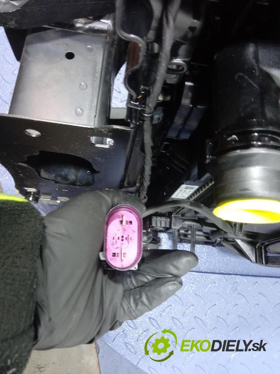 Vw Passat 2015 výztuha Čelní / stěna Přední 