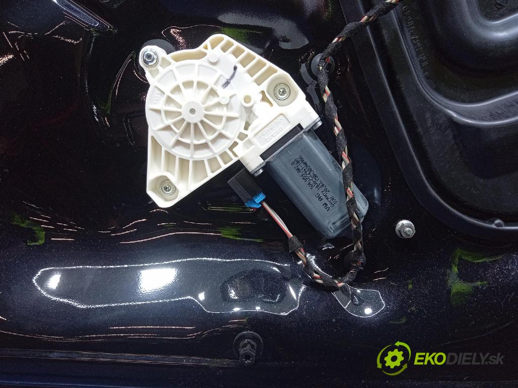 Vw Passat 2015 dvere Predné pravé 