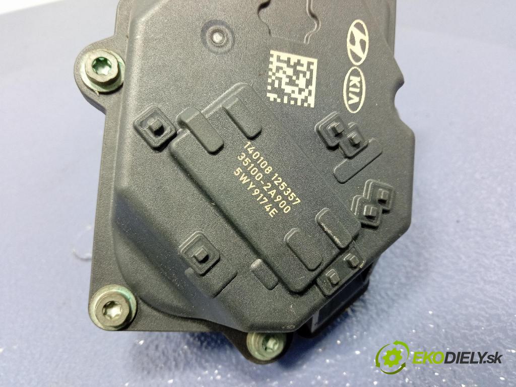 Kia Sportage 2014 klapka 35100-2A900