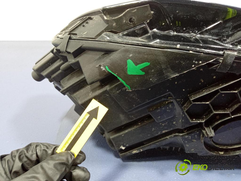 Audi A5 0 Reflektor: v pravo: 8W6941040B