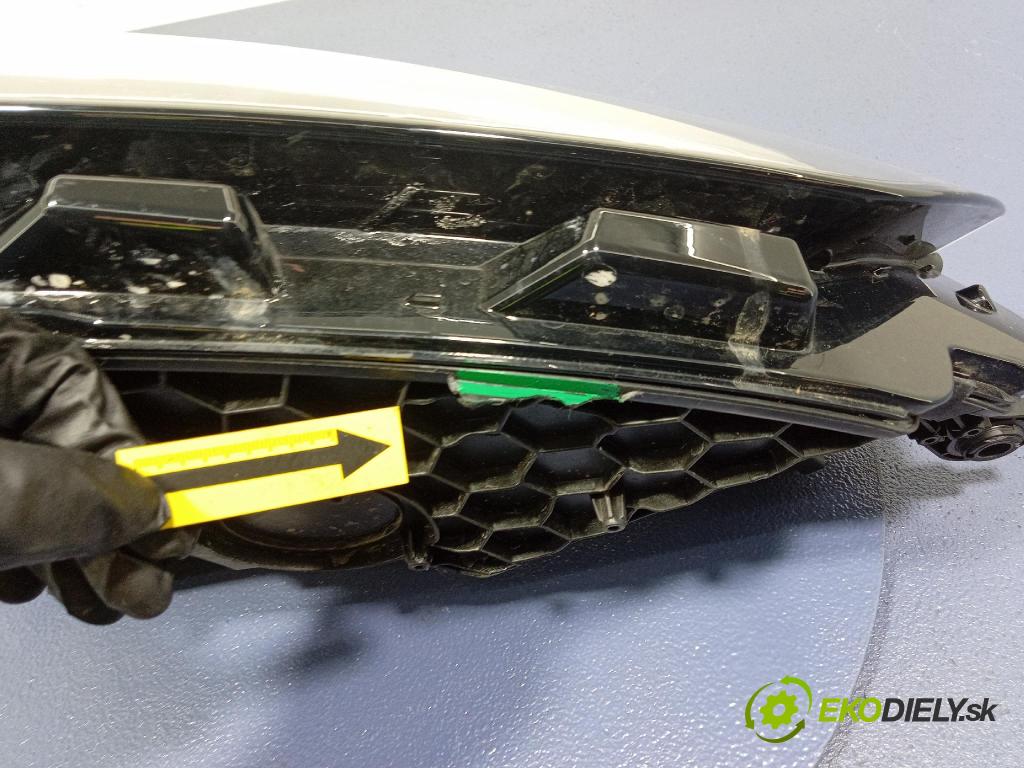 Audi A5 0 Reflektor: v pravo: 8W6941040B