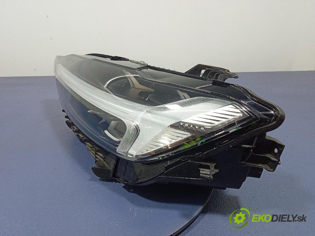 Volvo XC60 0 Reflektor: Vľavo: 32420430