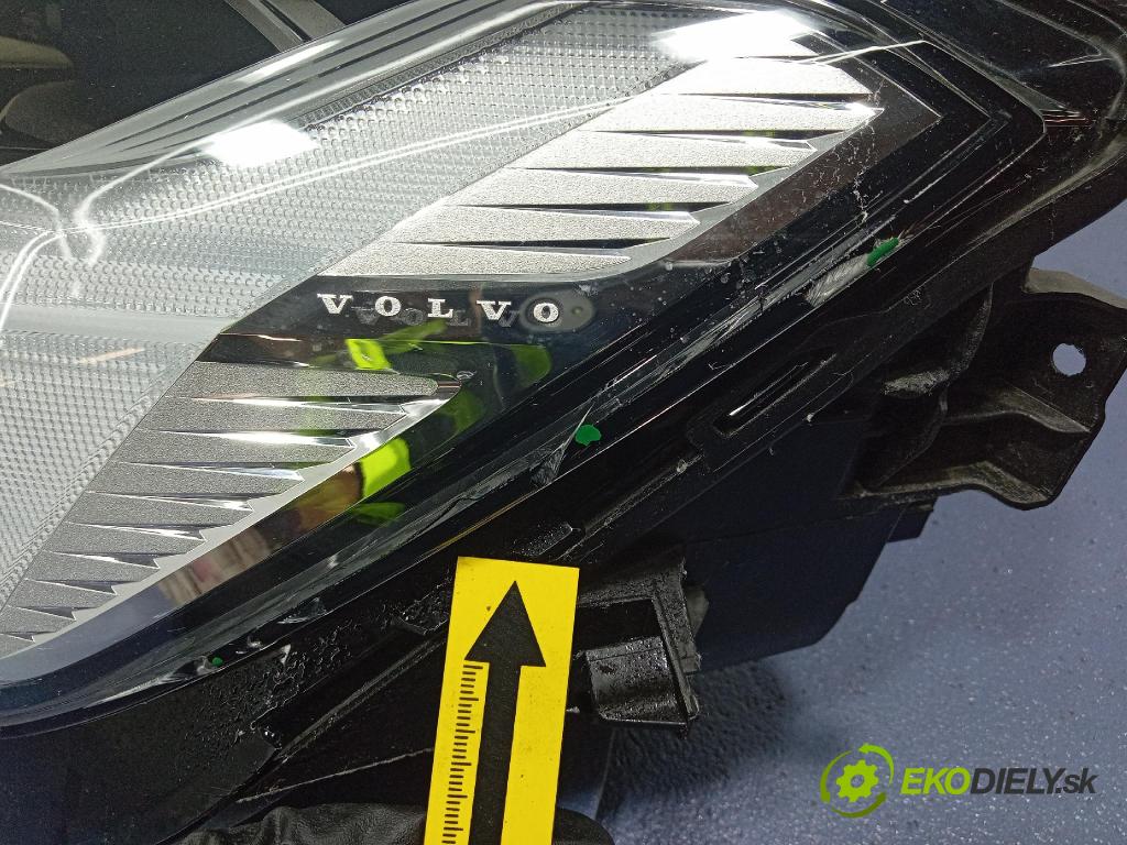 Volvo XC60 0 Reflektor: Vľavo: 32420430