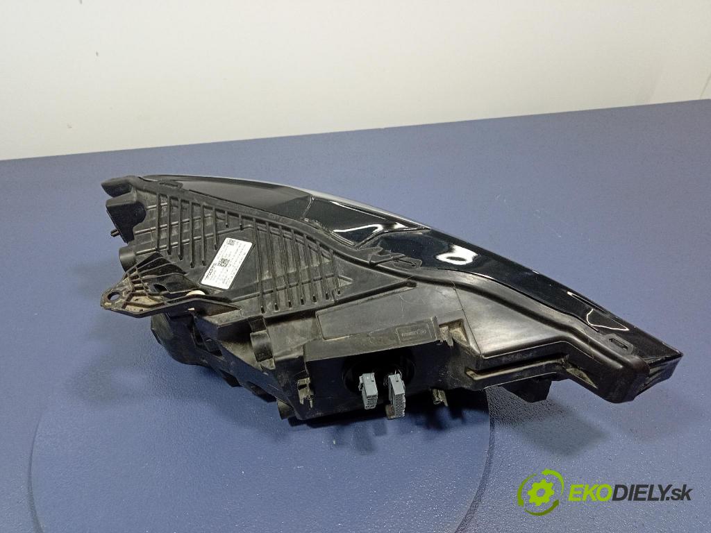 Volvo XC60 0 Reflektor: Vľavo: 32420430