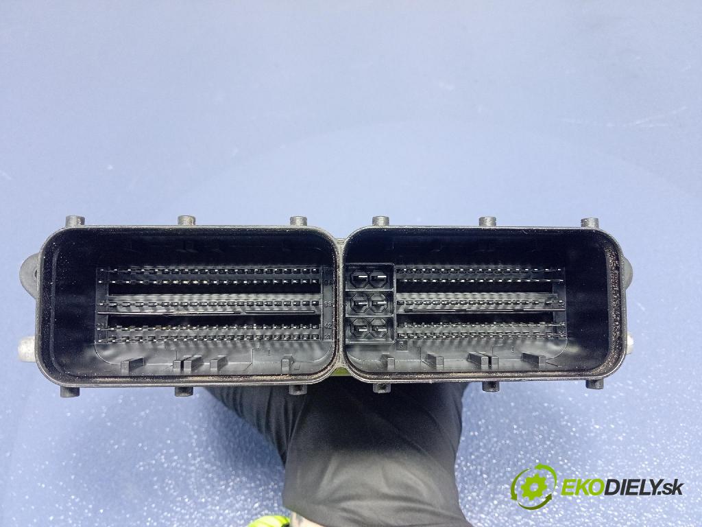 Vw Passat 2015 riadiaca jednotka Motor: 04L907309R