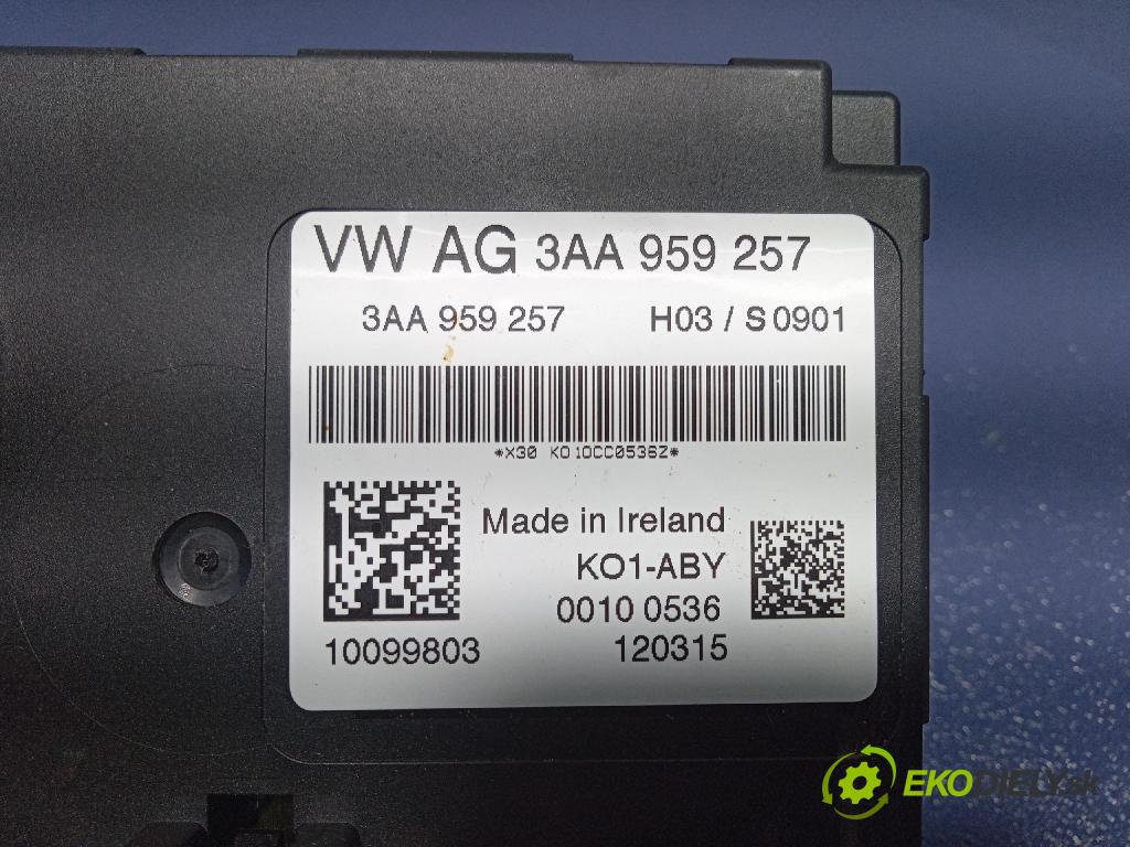 Vw Passat 2015 riadiaca jednotka Sedadlo: 3AA959257