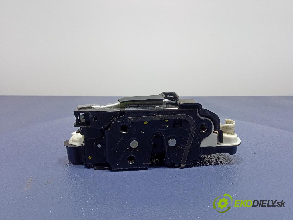 Vw Passat 2015 zámok dvere Predné Vľavo: 5E1837015A