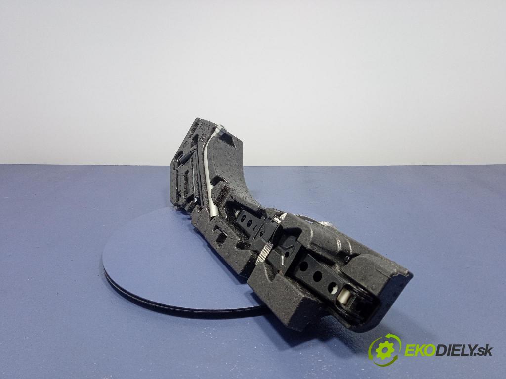 Vw Passat 2015 Kulisa radenia 3G0012115H