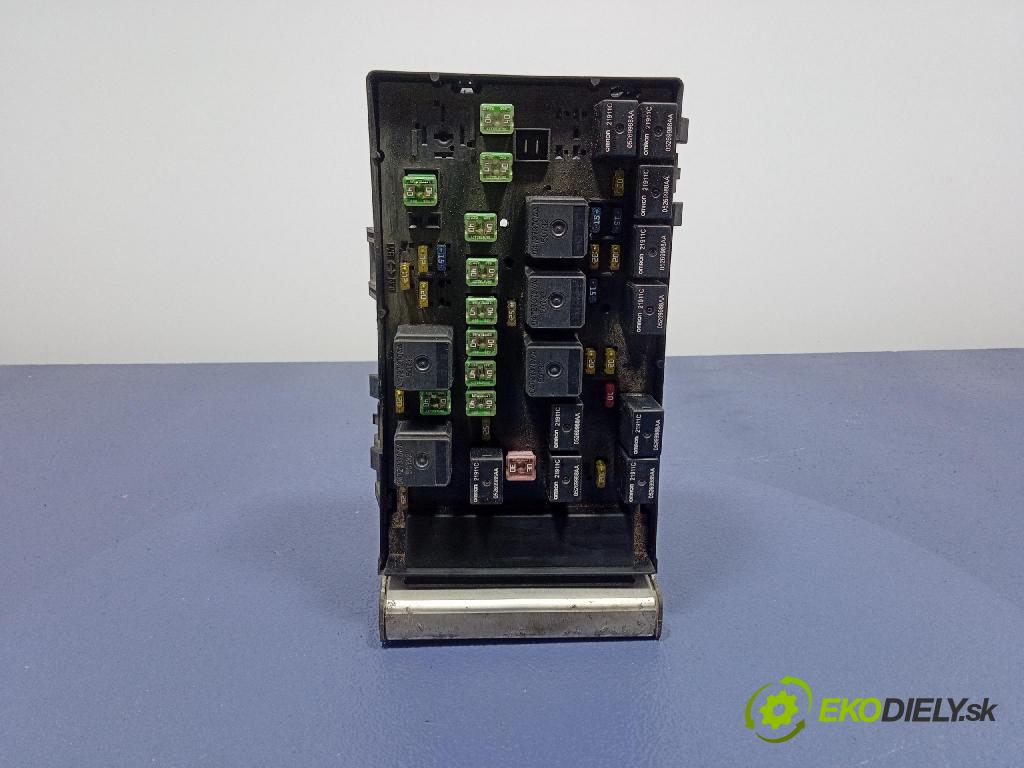 Chrysler Grand voyager 2003 skrinka Poistky: 04727558AC