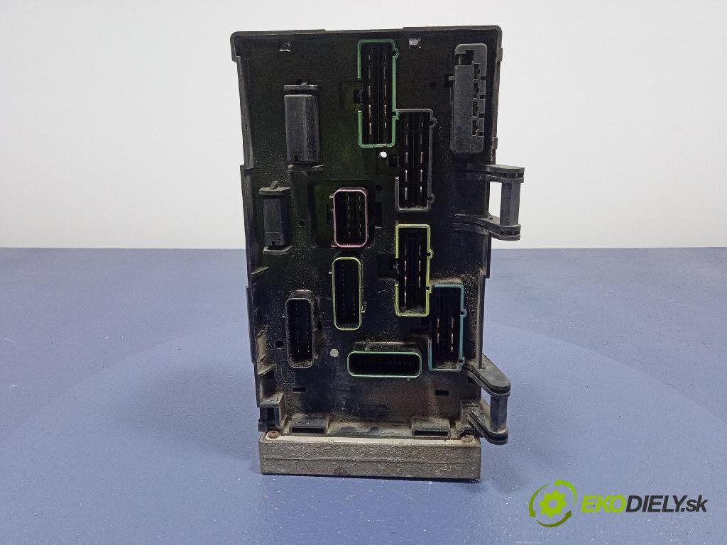 Chrysler Grand voyager 2003 skrinka Poistky: 04727558AC