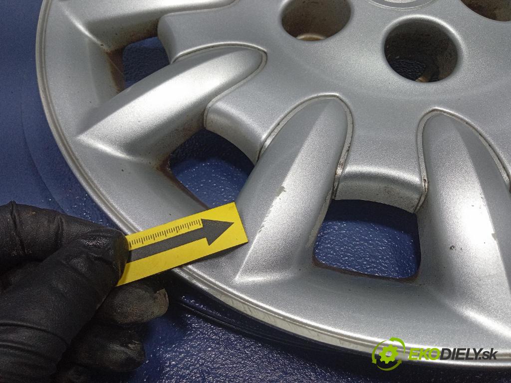 Chrysler Grand voyager 2003 puklica kola: 04862333AA