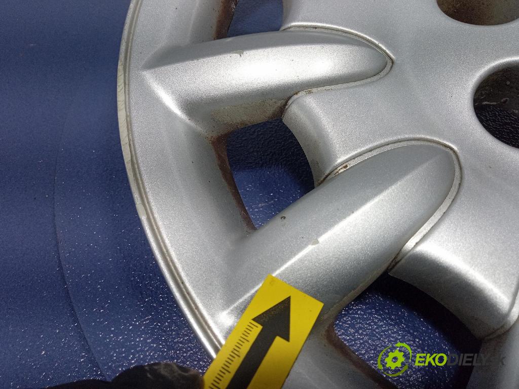 Chrysler Grand voyager 2003 puklica kola: 04862333AA