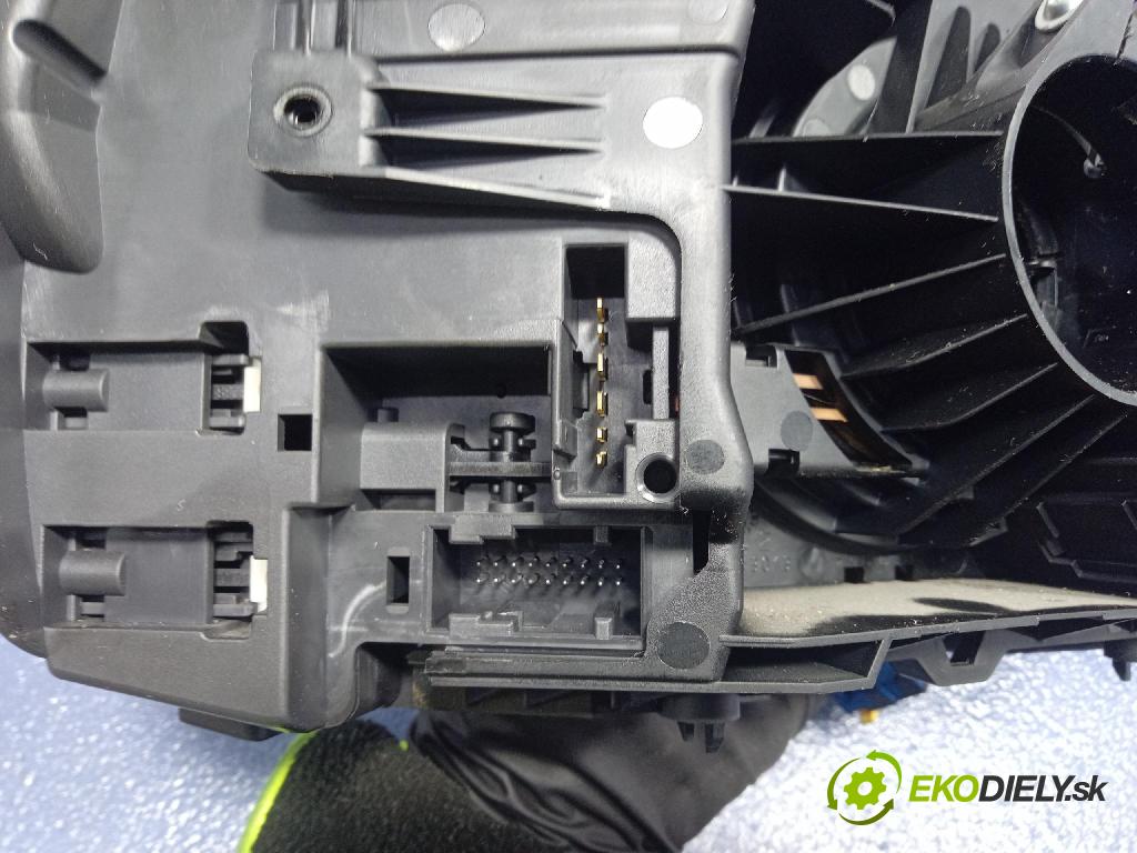 Renault Clio 2005 prepínač Komplex: 8200245438