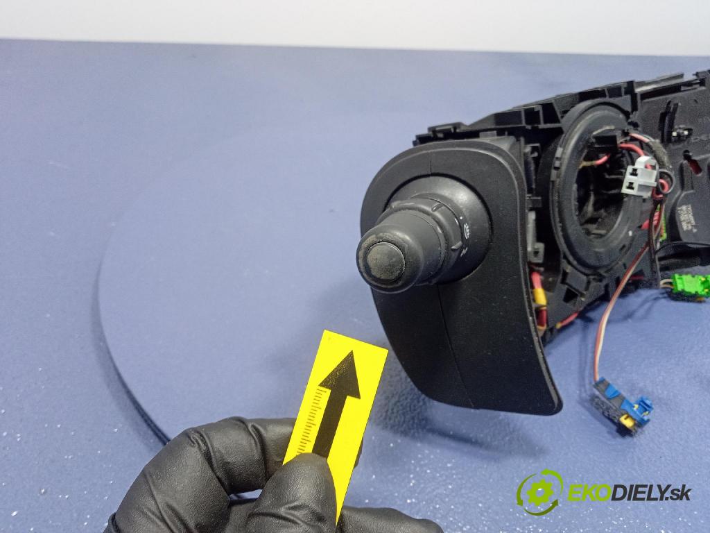 Renault Clio 2005 prepínač Komplex: 8200245438