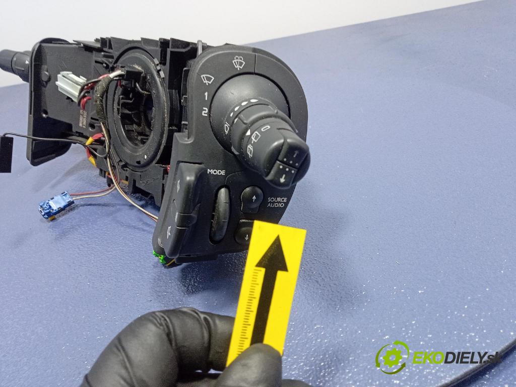 Renault Clio 2005 prepínač Komplex: 8200245438