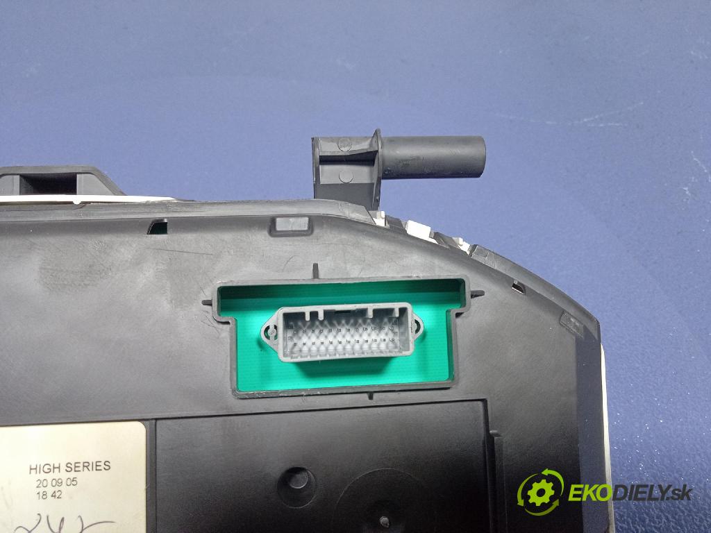 Renault Clio 2005 prístrojovka/ budíky 8200343565