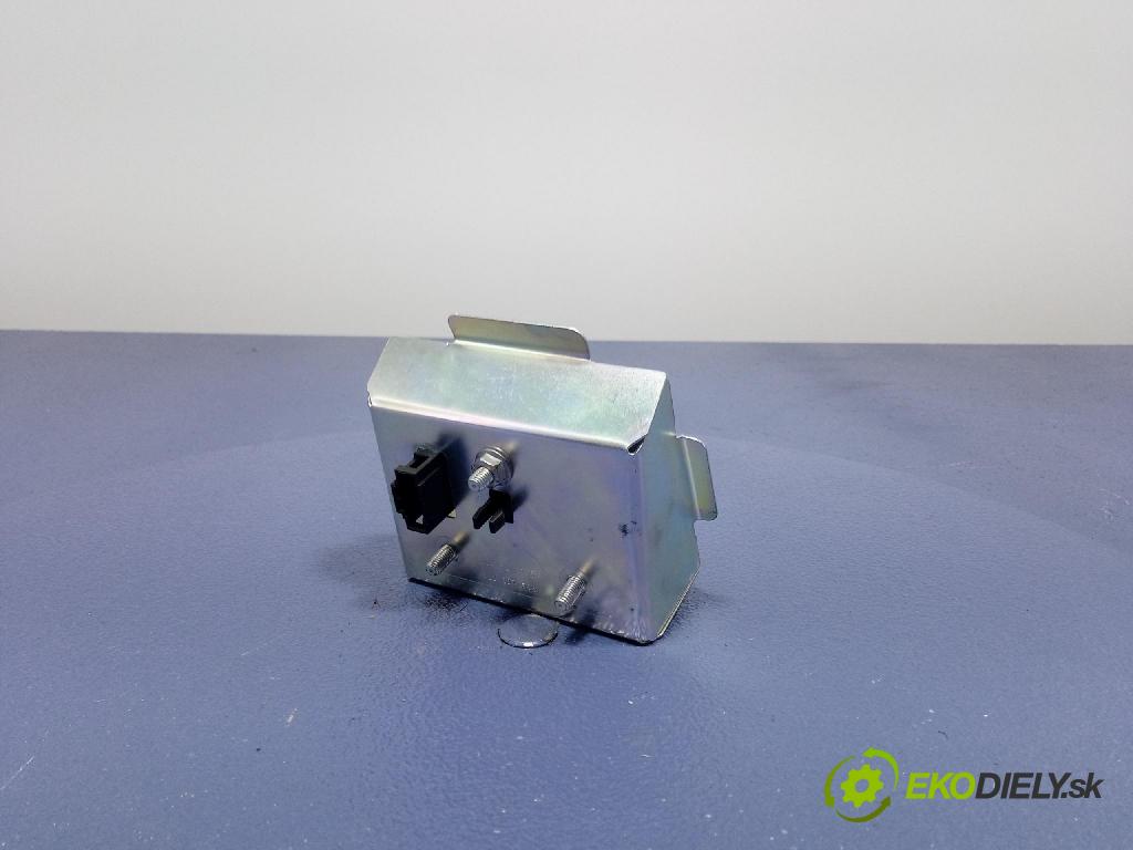 Seat Ibiza 2015 rukoväť Klapky: Zadná: 6j0827565