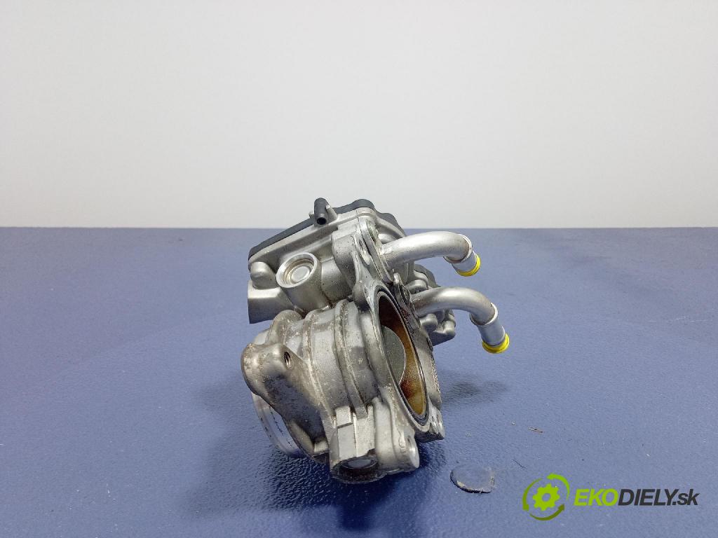 Vw Passat 2015 klapka 04L128059R