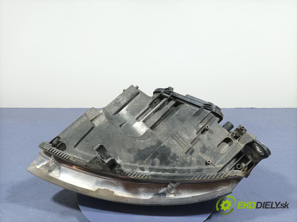 Audi A6 2007 světlo v pravo: 4F0941004A