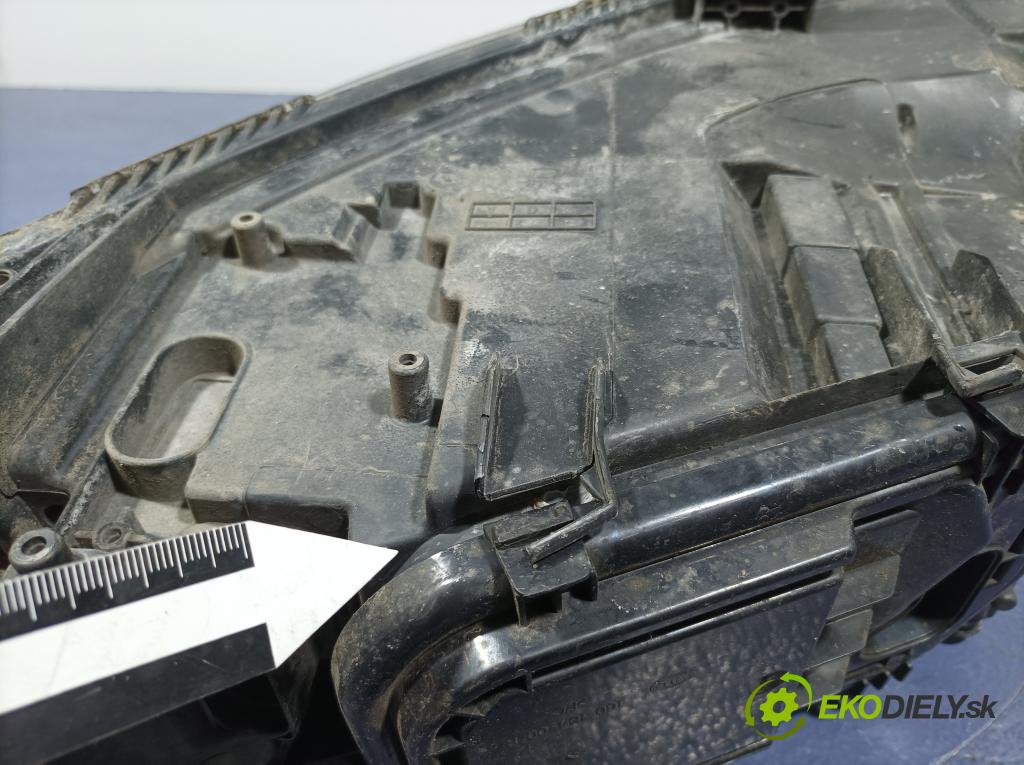 Audi A6 2007 světlo v pravo: 4F0941004A