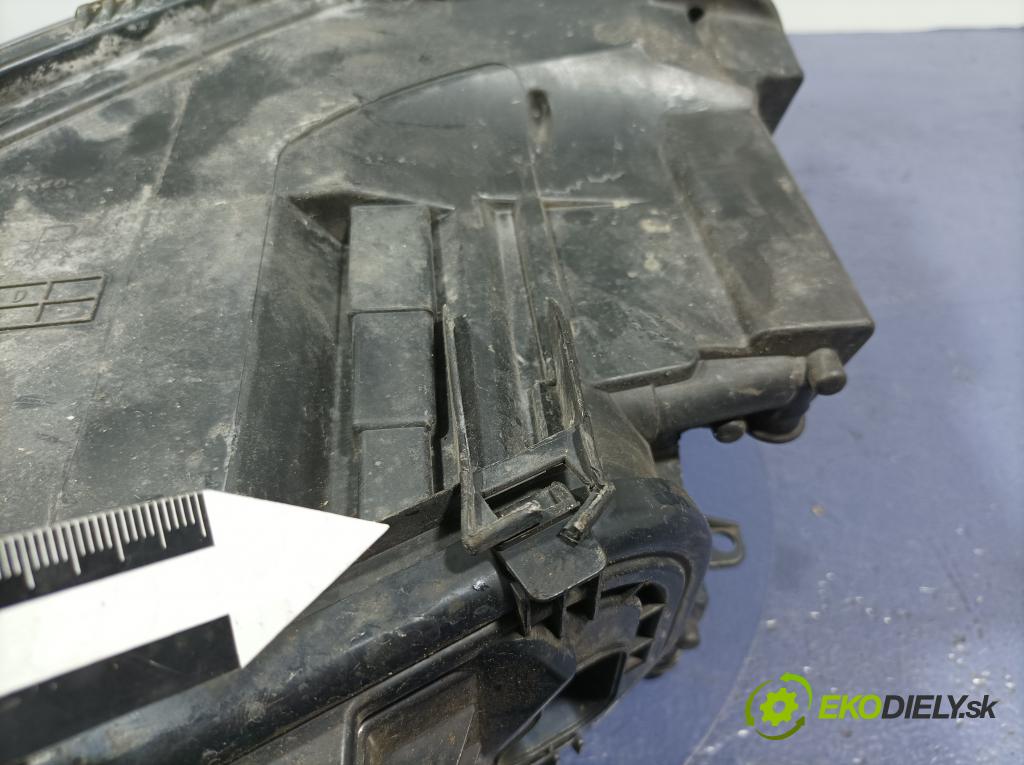 Audi A6 2007 světlo v pravo: 4F0941004A