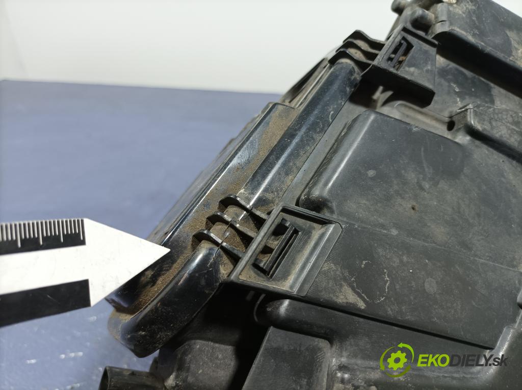 Audi A6 2007 světlo v pravo: 4F0941004A