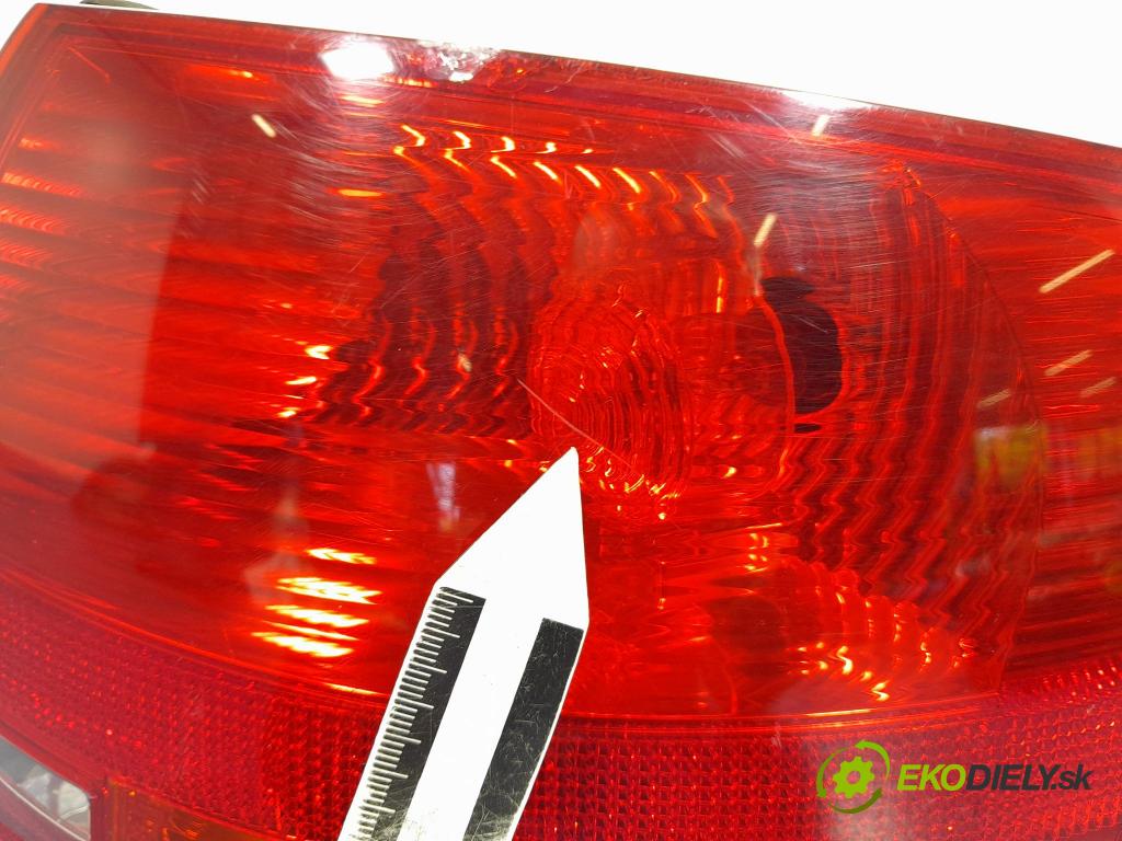 Audi A4 2007 světlo Zad: Práva: Mimo: 8E9945096C