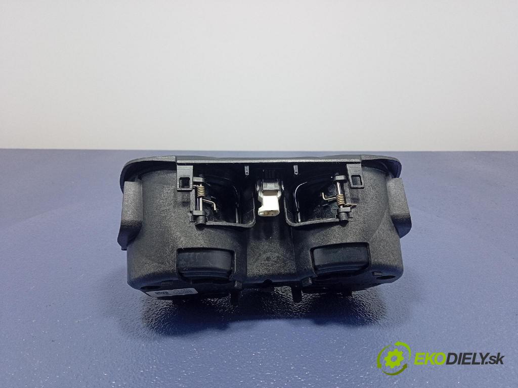 Bmw Seria 3 2019 kastlík 6809803
