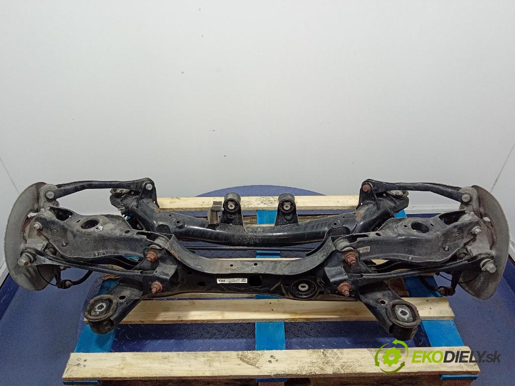 Bmw Seria 3 2019 výztuha Pozastavenia: Zad: 6876541