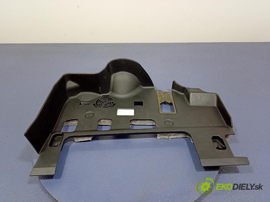 Bmw Seria 3 2019 kryt Plast: Interiéry: 6805568