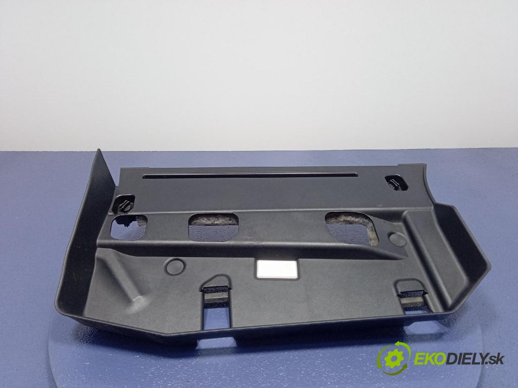 Bmw Seria 3 2019 kryt Plast: Interiéry: 6846843