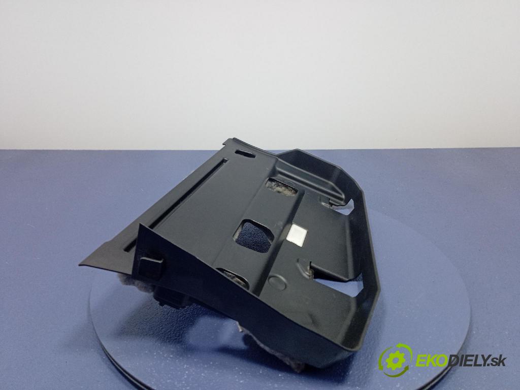 Bmw Seria 3 2019 kryt Plast: Interiéry: 6846843