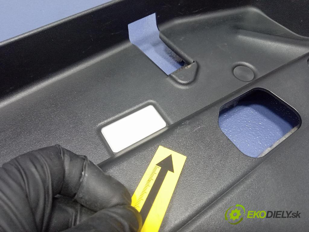 Bmw Seria 3 2019 kryt Plast: Interiéry: 6846843