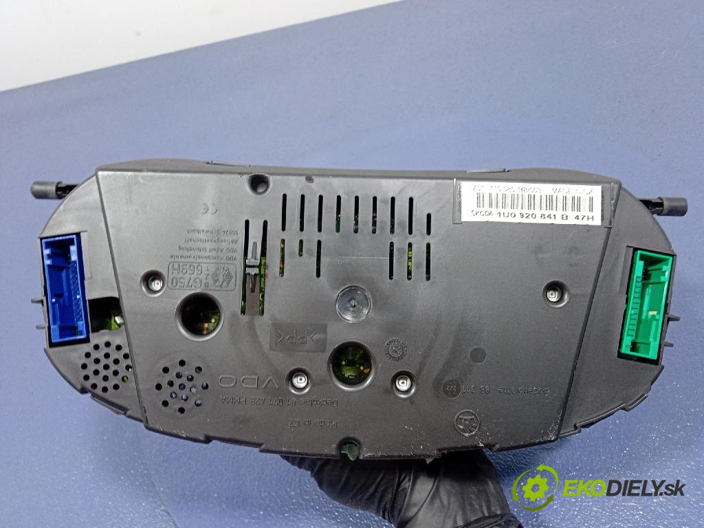 Skoda Octavia 2004 prístrojovka/ budíky 1U0920841B
