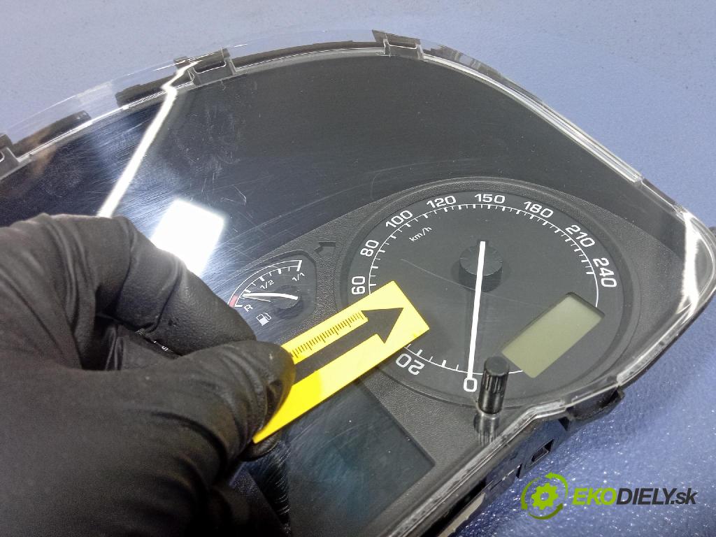 Skoda Octavia 2004 prístrojovka/ budíky 1U0920841B