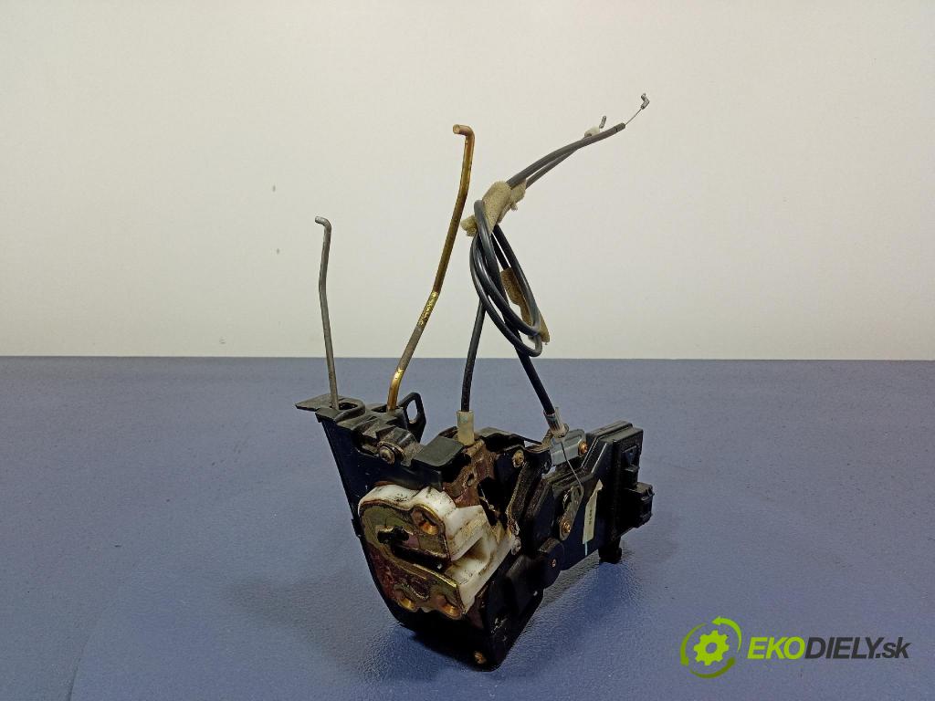 Mazda 2 2003 zámek dveře před Levý: