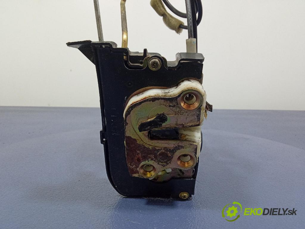 Mazda 2 2003 zámek dveře před Levý:
