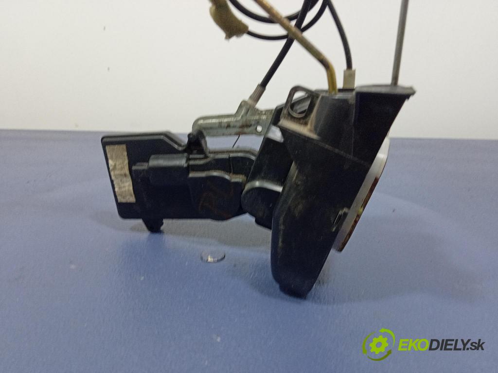 Mazda 2 2003 zámek dveře před Levý: