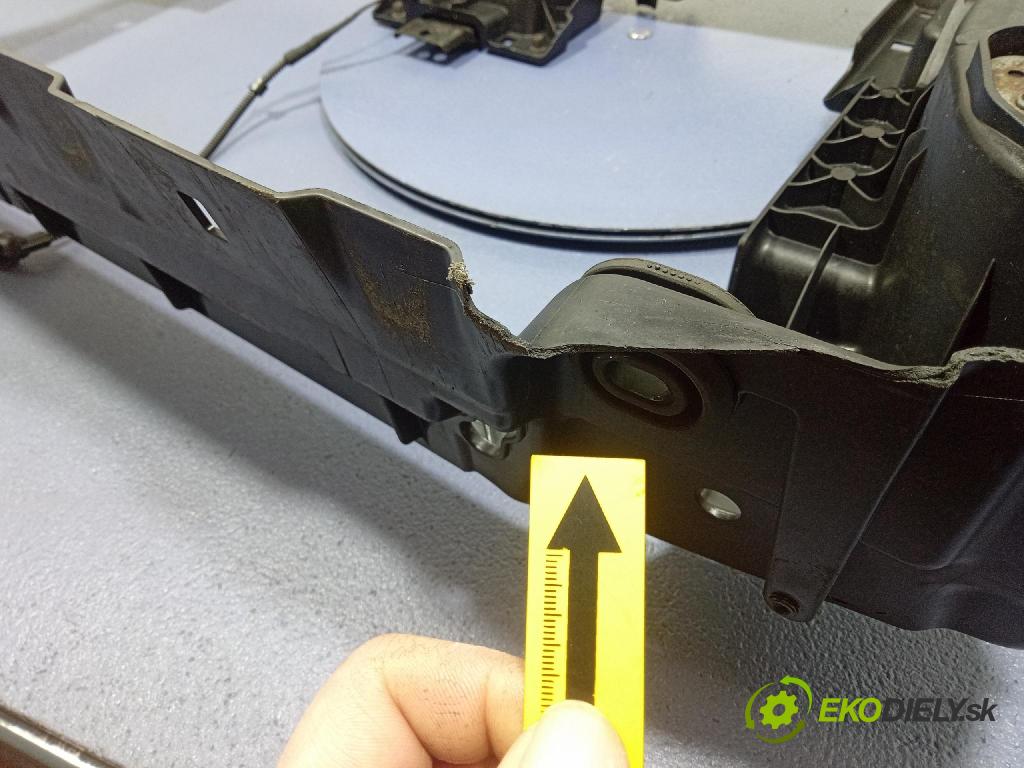 Vw Passat 2011 výztuha Čelní / stěna Přední