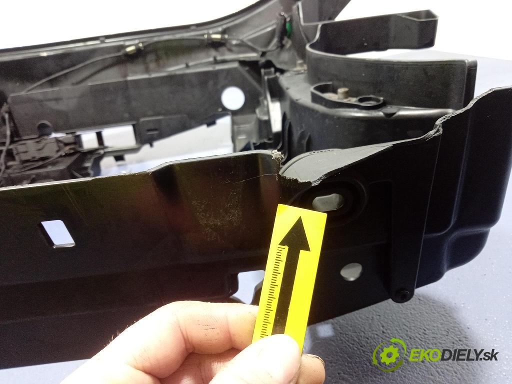 Vw Passat 2011 výztuha Čelní / stěna Přední